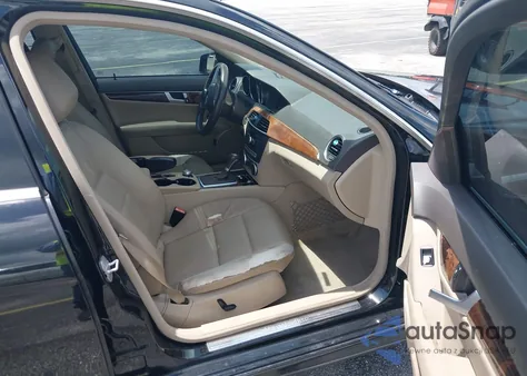 2014 Mercedes-Benz C 250 Luxury/Sport из США, поврежденный, VIN WDDGF4HB7ER314537